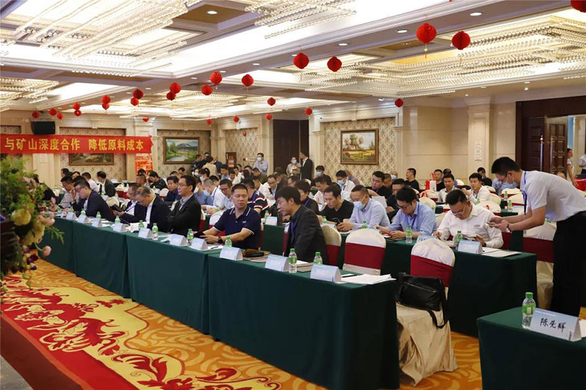 廣東陶瓷協(xié)會(huì)陶瓷原料專(zhuān)委會(huì)成立，萬(wàn)達(dá)業(yè)任副會(huì)長(zhǎng)單位